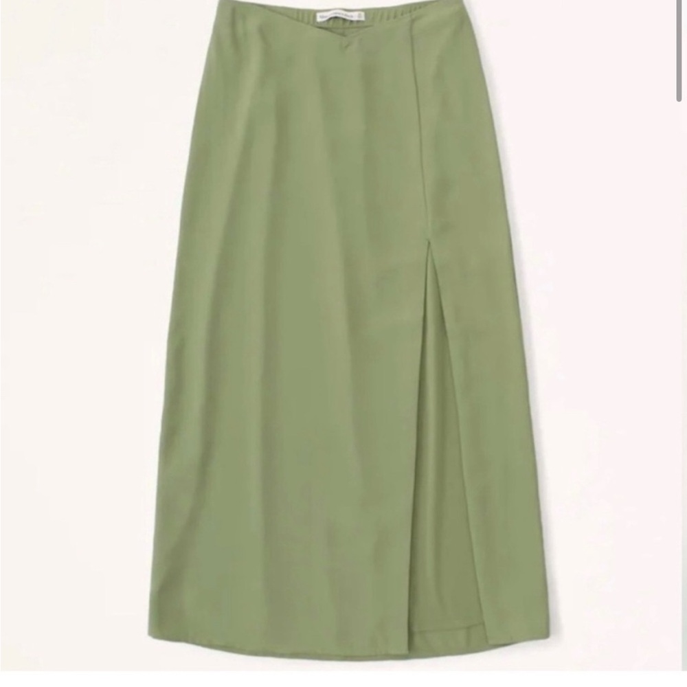 Abercrombie & Fitch Waist Dipped Waist Midi Slirt with Slit